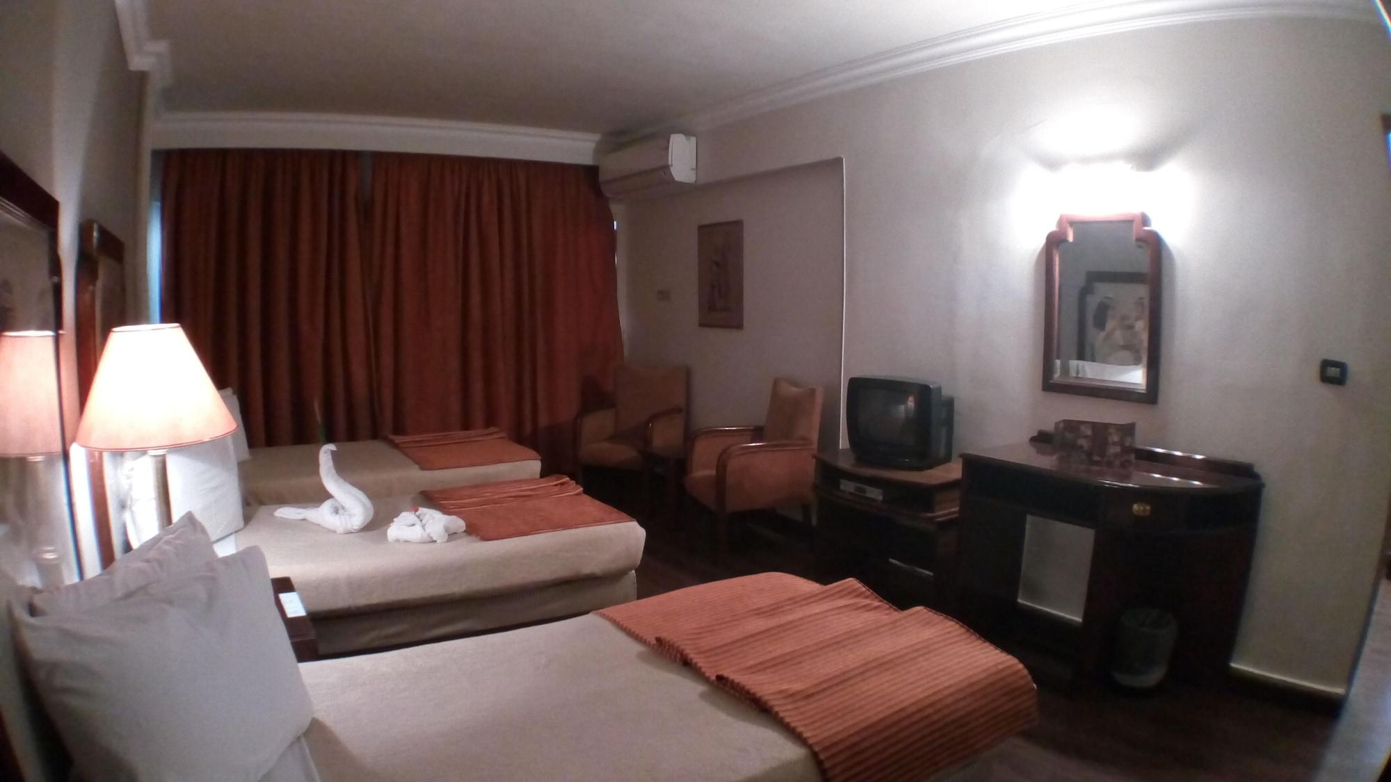 Zayed Hotel Giza Bagian luar foto